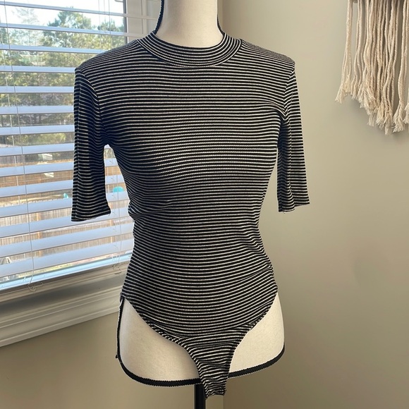 Striped body suit - Picture 1 of 3
